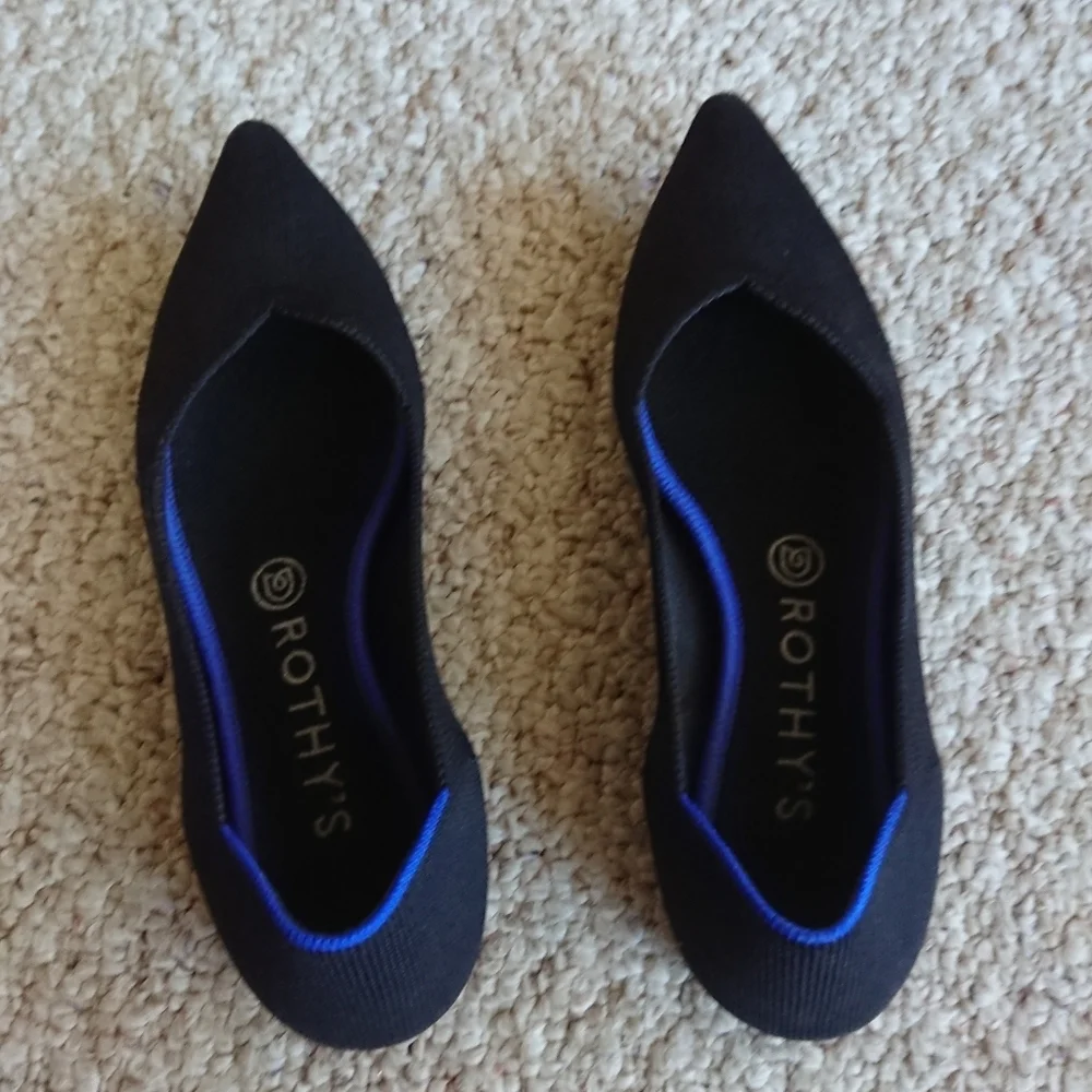 Rothy's the point Solid black flat size 7